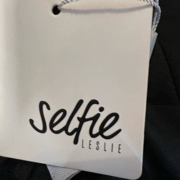 Selfie Leslie TIFFANY ONE-SHOULDER BOW DRESS BLACK S/M - Picture 7 of 7